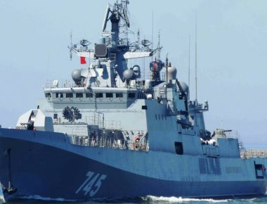 Αμερικανικά ΜΜΕ: Ρωσική φρεγάτα κατευθύνεται προς τα αμερικανικά σκάφη που εκτόξευσαν τους Tomahawk! (φωτό)